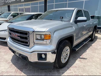 GMC  Sierra  SLE  2014  Automatic  270,000 Km  8 Cylinder  Four Wheel Drive (4WD)  Pick Up  Silver