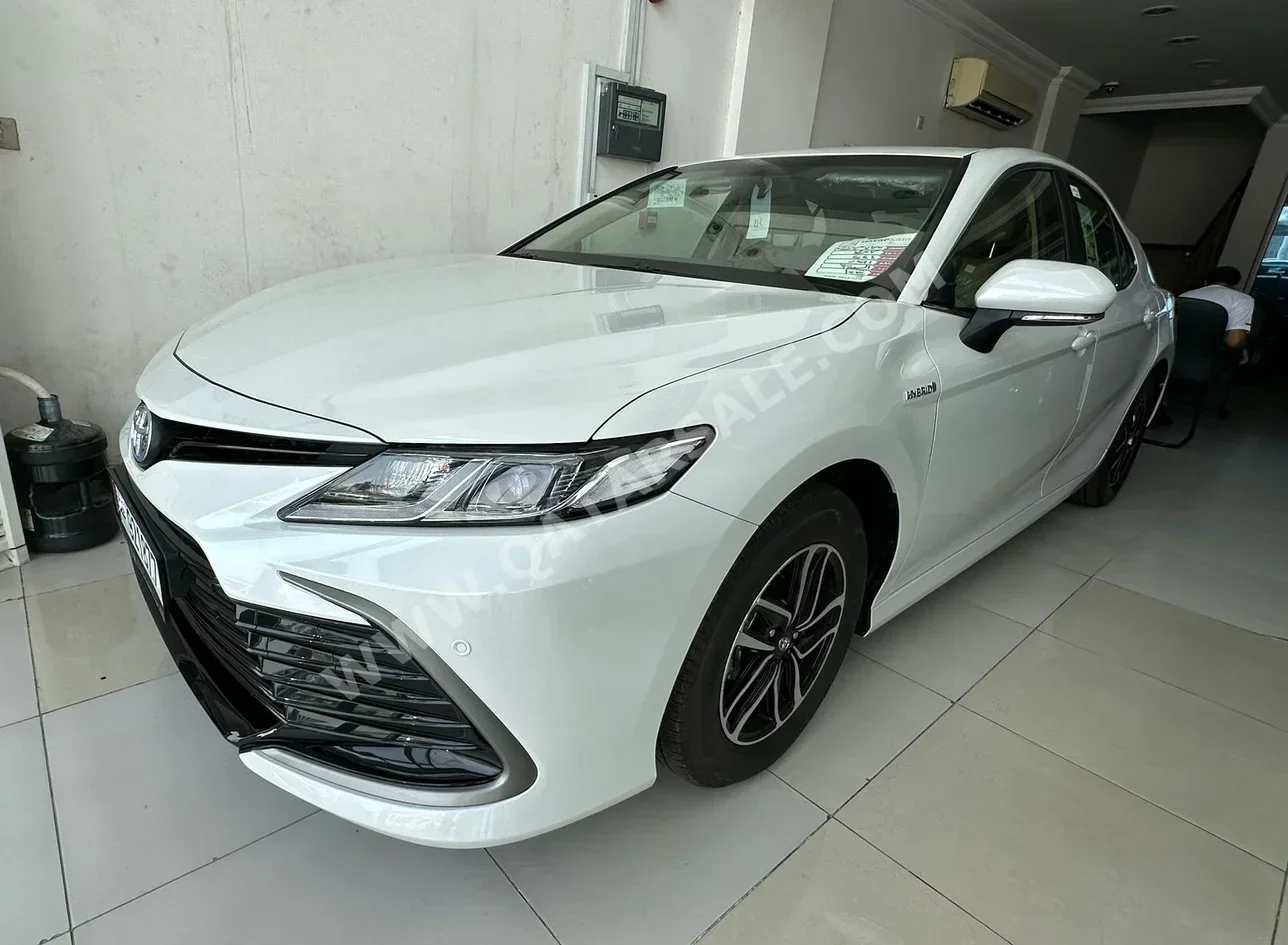 Toyota  Camry  Hybrid  2024  Automatic  0 Km  4 Cylinder  Front Wheel Drive (FWD)  Sedan  White  With Warranty