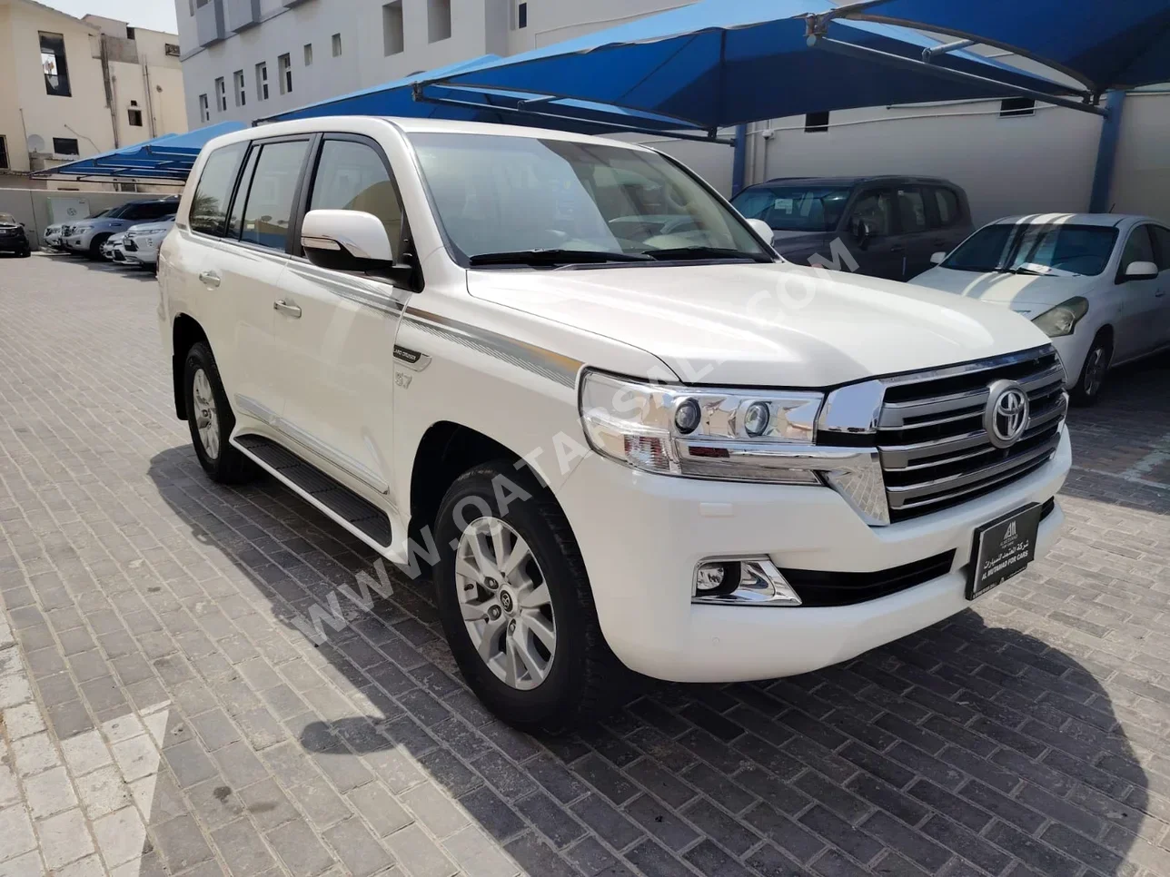 Toyota  Land Cruiser  VXR  2021  Automatic  72,000 Km  8 Cylinder  Four Wheel Drive (4WD)  SUV  White