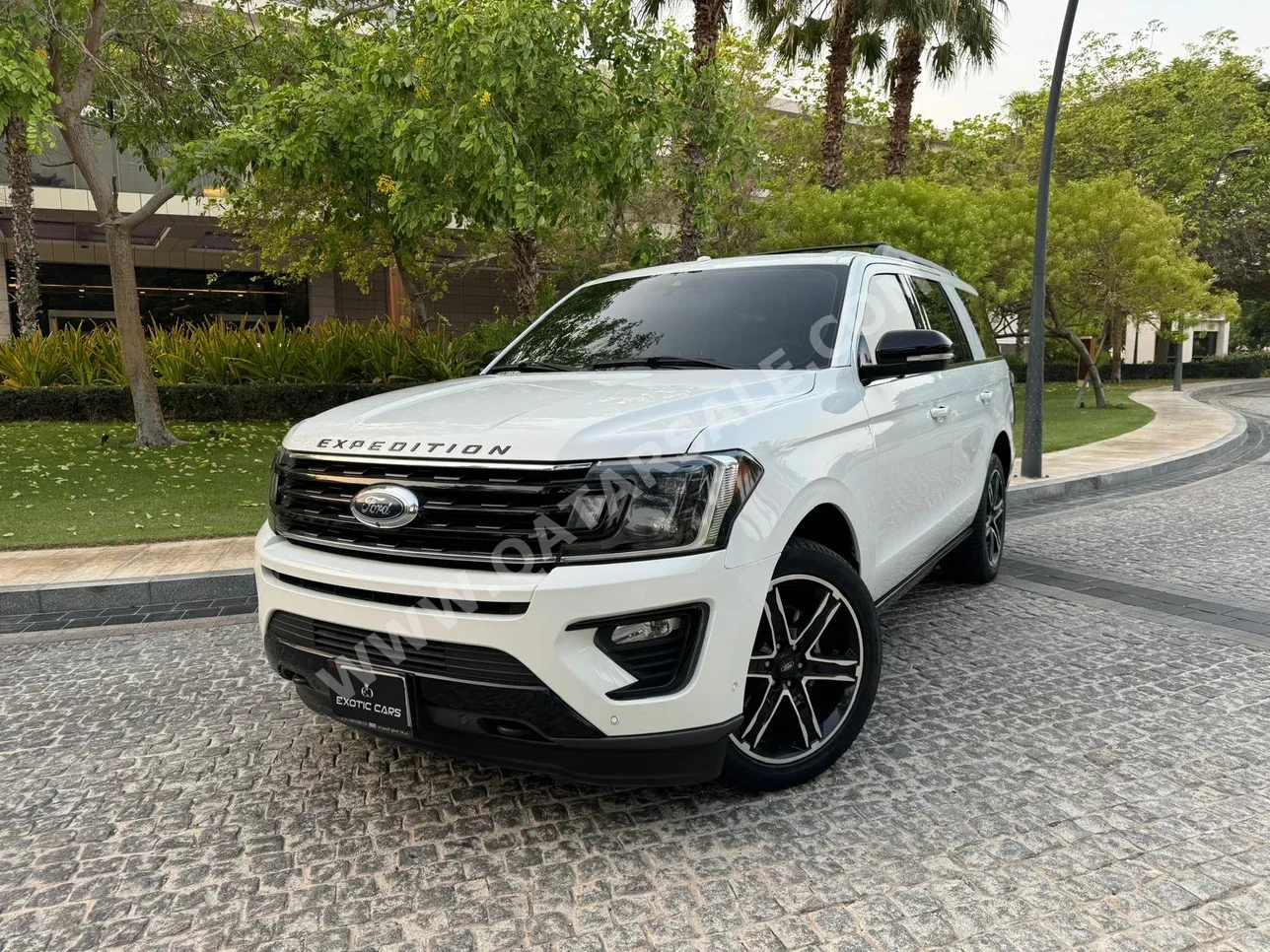 Ford  Expedition  Limited  2021  Automatic  58,000 Km  6 Cylinder  Four Wheel Drive (4WD)  SUV  White  With Warranty