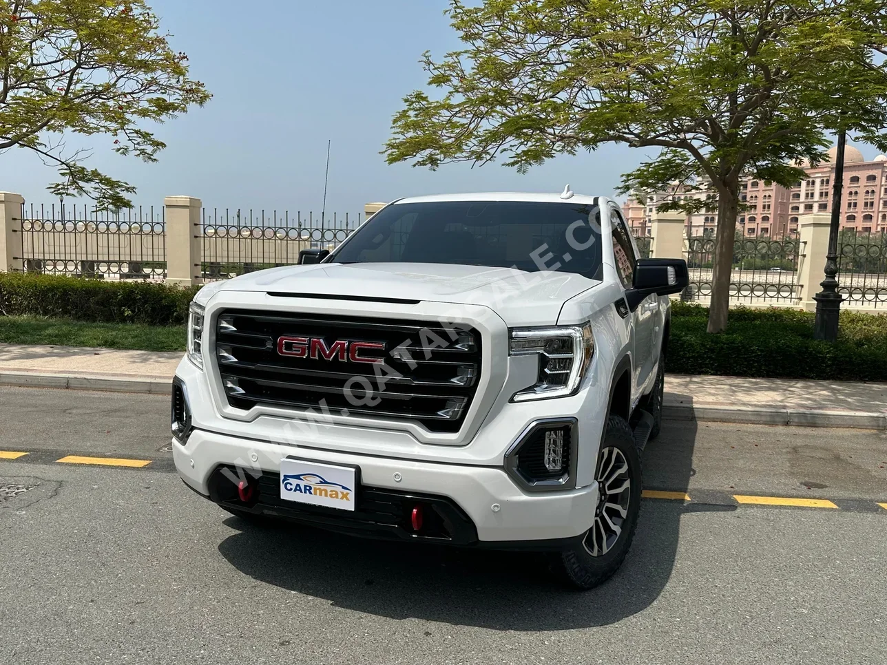 GMC  Sierra  AT4  2021  Automatic  55,000 Km  8 Cylinder  Four Wheel Drive (4WD)  Pick Up  White