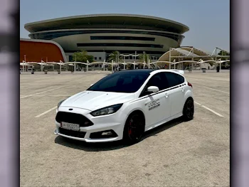 Ford  Focus  ST  2016  Manual  180,000 Km  4 Cylinder  Front Wheel Drive (FWD)  Hatchback  White