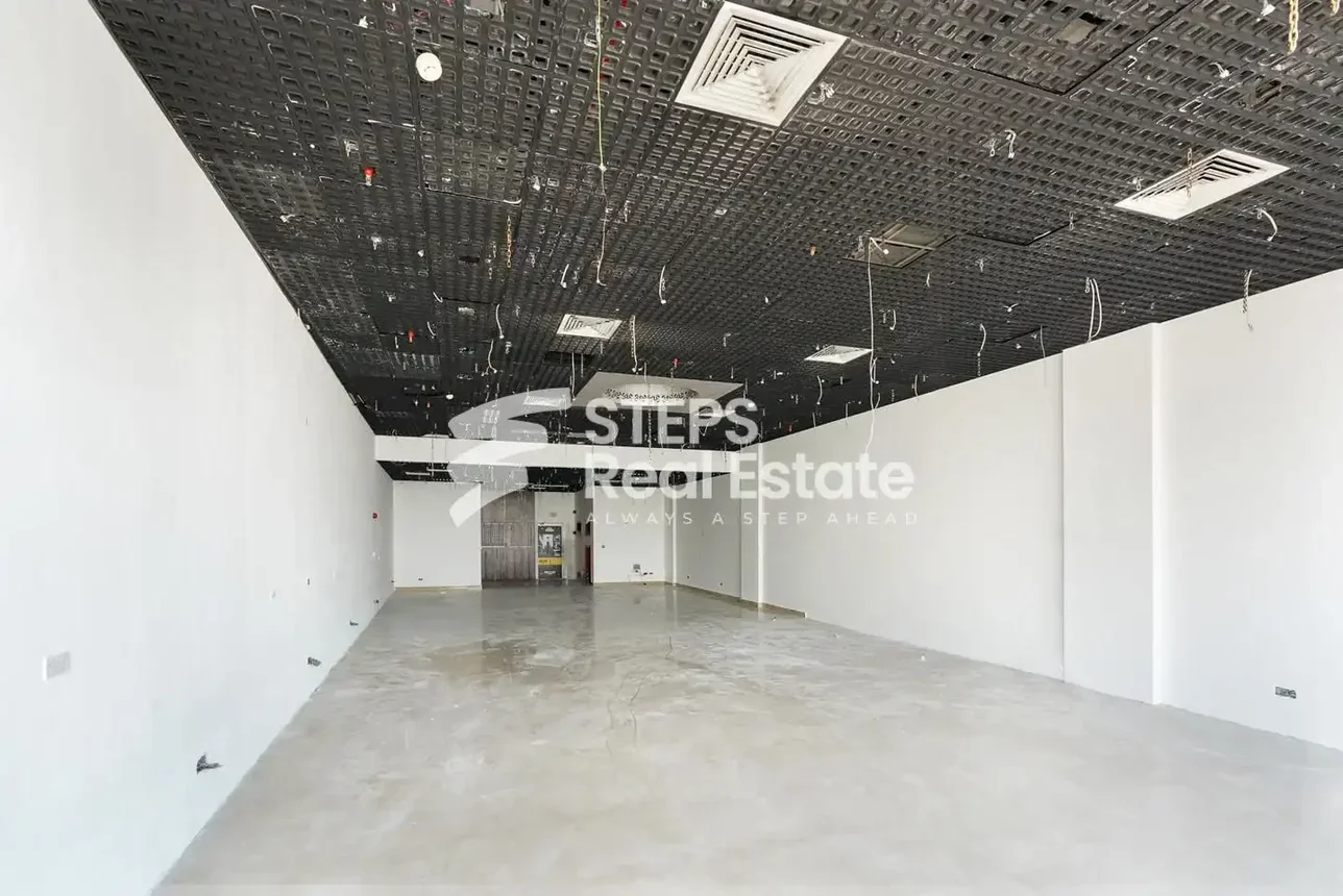 Commercial Shops - Not Furnished  - Doha  For Rent  - Fereej Al Nasr