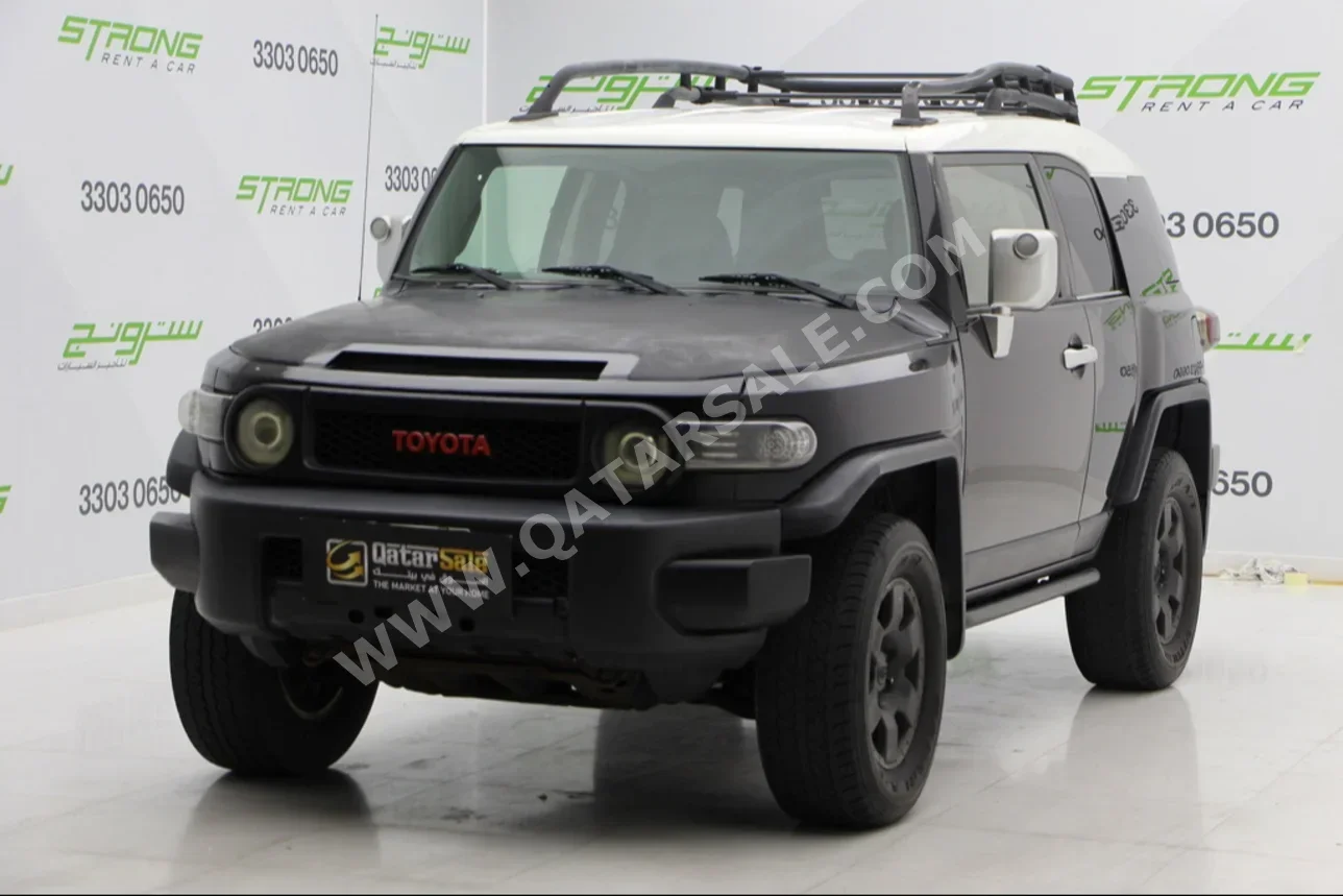 Toyota  FJ Cruiser  2007  Automatic  200,000 Km  6 Cylinder  Four Wheel Drive (4WD)  SUV  Black