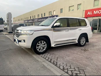 Toyota  Land Cruiser  GXR  2016  Automatic  399,000 Km  8 Cylinder  Four Wheel Drive (4WD)  SUV  White