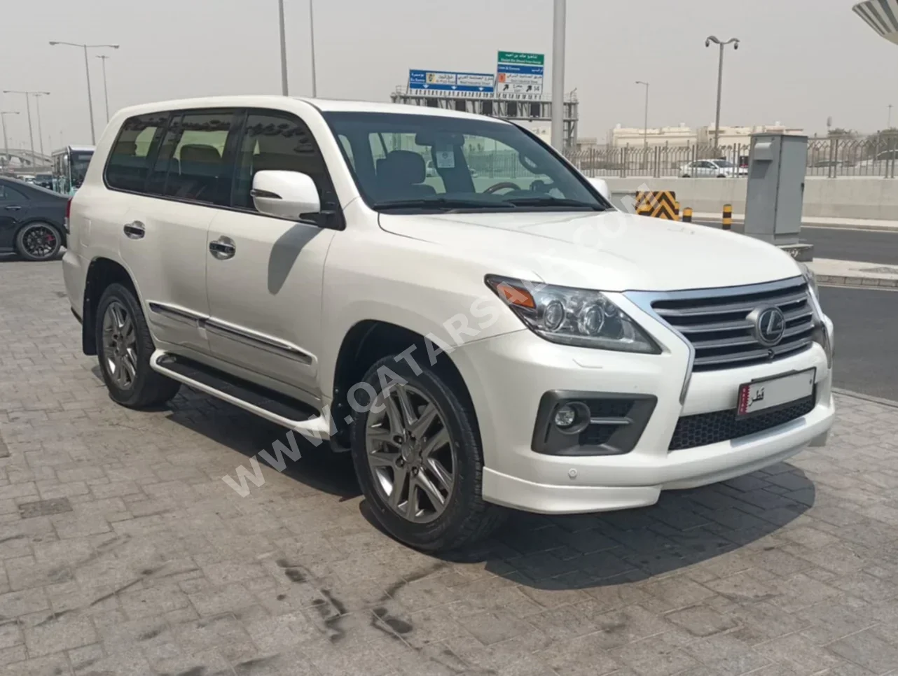 Lexus  LX  570 S  2015  Automatic  382,000 Km  8 Cylinder  Four Wheel Drive (4WD)  SUV  White