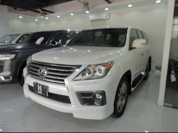 Lexus  LX  570 S  2014  Automatic  195٬000 Km  8 Cylinder  Four Wheel Drive (4WD)  SUV  White