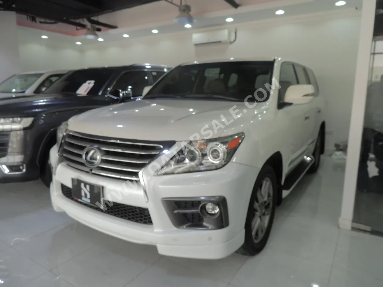 Lexus  LX  570 S  2014  Automatic  195٬000 Km  8 Cylinder  Four Wheel Drive (4WD)  SUV  White