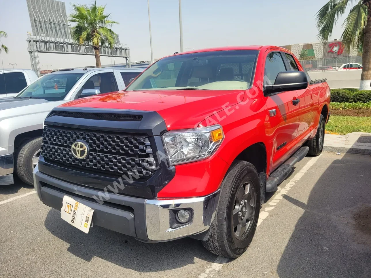 Toyota  Tundra  2012  Automatic  425,000 Km  8 Cylinder  Four Wheel Drive (4WD)  Pick Up  Red