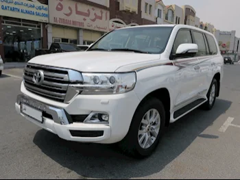 Toyota  Land Cruiser  GXR  2017  Automatic  120,000 Km  8 Cylinder  Four Wheel Drive (4WD)  SUV  White