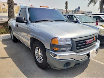 GMC  Sierra  2003  Automatic  274,000 Km  8 Cylinder  Four Wheel Drive (4WD)  Pick Up  Silver