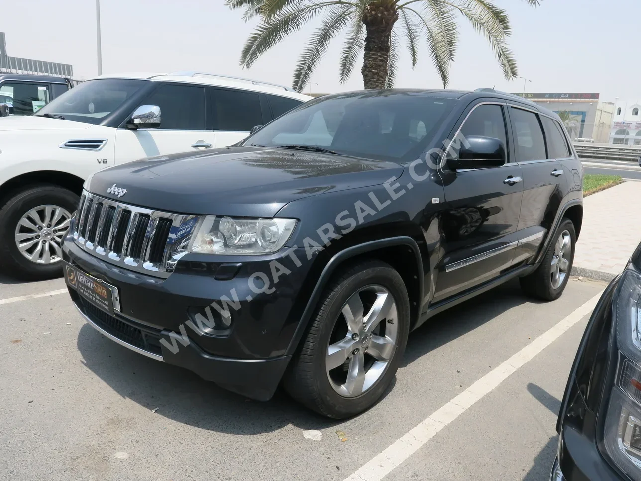 Jeep  Grand Cherokee  2013  Automatic  78,000 Km  8 Cylinder  Four Wheel Drive (4WD)  SUV  Gray