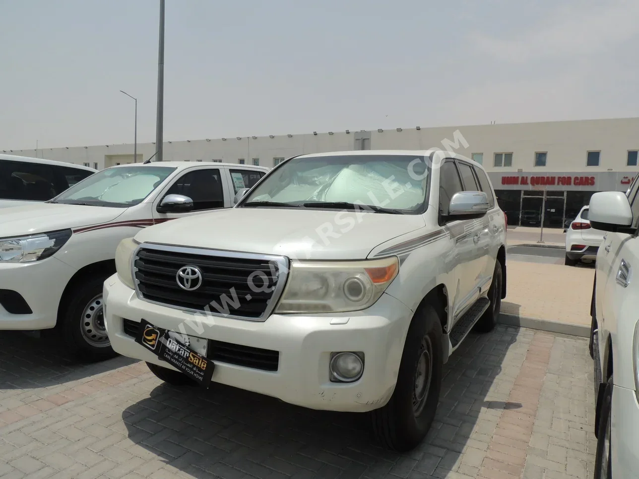 Toyota  Land Cruiser  GXR  2014  Manual  190,000 Km  6 Cylinder  Four Wheel Drive (4WD)  SUV  Pearl