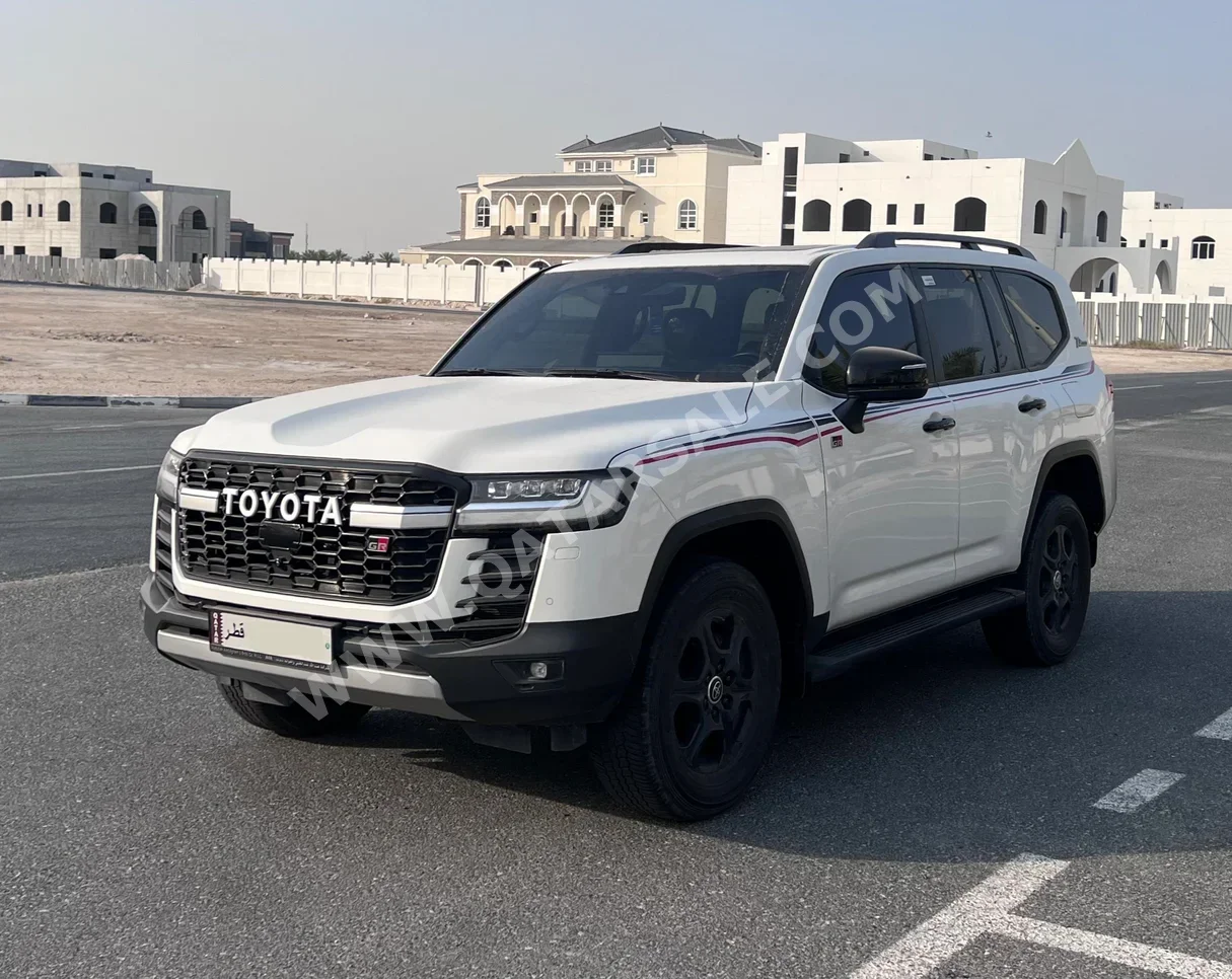  Toyota  Land Cruiser  GR Sport Twin Turbo  2022  Automatic  49,000 Km  6 Cylinder  Four Wheel Drive (4WD)  SUV  White  With Warranty