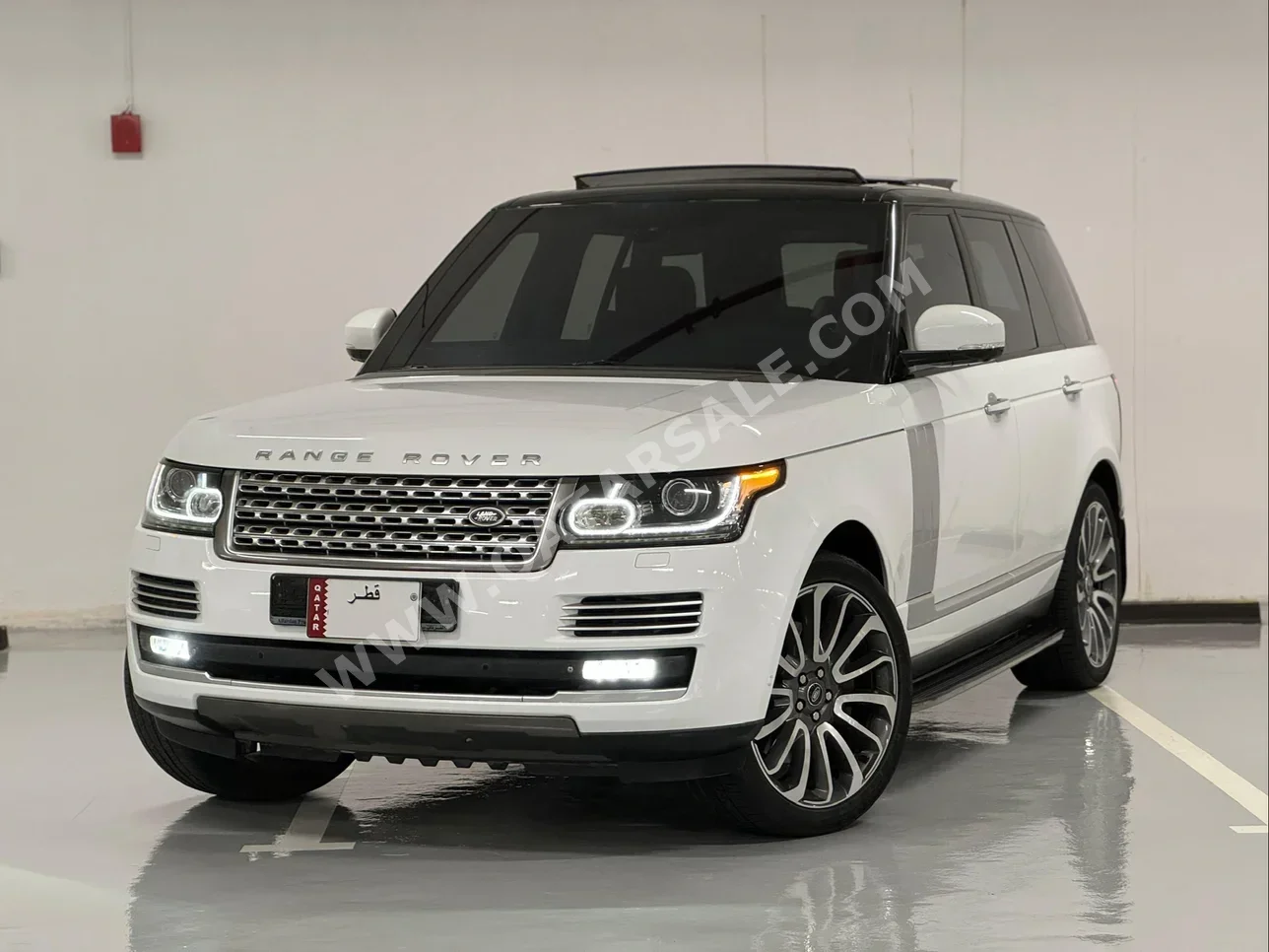 Land Rover  Range Rover  Vogue  Autobiography  2014  Automatic  108,000 Km  8 Cylinder  Four Wheel Drive (4WD)  SUV  White