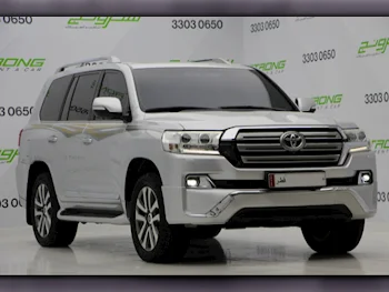  Toyota  Land Cruiser  VXS  2016  Automatic  226,000 Km  8 Cylinder  Four Wheel Drive (4WD)  SUV  Silver  With Warranty