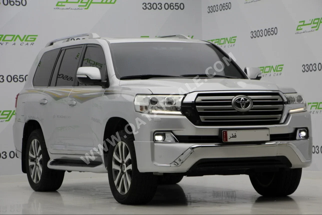  Toyota  Land Cruiser  VXS  2016  Automatic  226,000 Km  8 Cylinder  Four Wheel Drive (4WD)  SUV  Silver  With Warranty