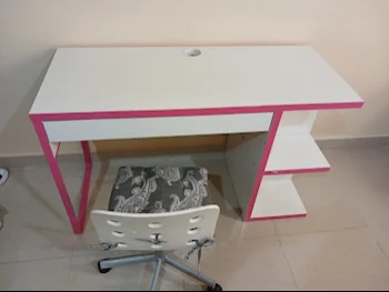 مكاتب وكراسي الأطفال - ايكيا  - مكتب الدراسة  - زهري