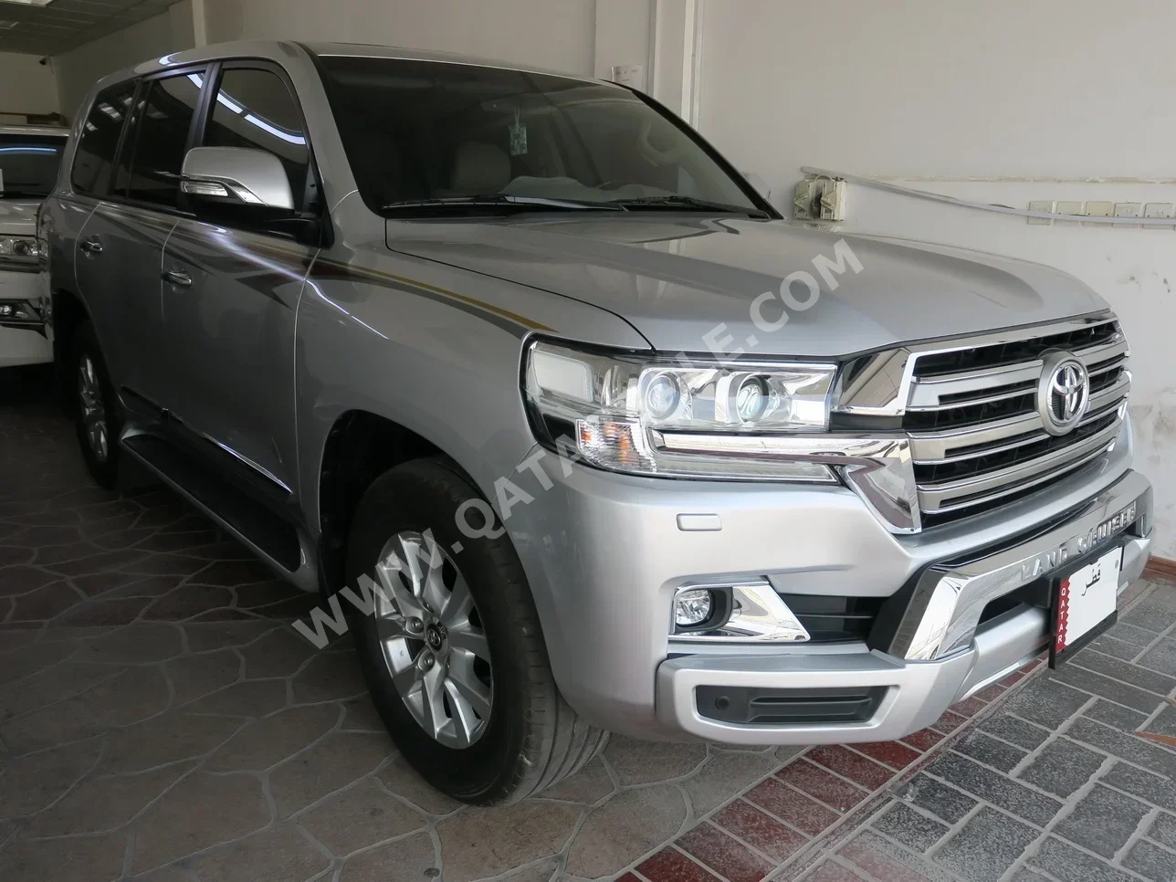 Toyota  Land Cruiser  GXR  2018  Automatic  72,000 Km  8 Cylinder  Four Wheel Drive (4WD)  SUV  Silver