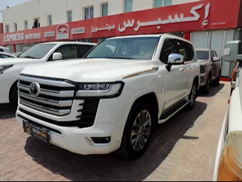 Toyota  Land Cruiser  VXR Twin Turbo  2022  Automatic  34,000 Km  6 Cylinder  Four Wheel Drive (4WD)  SUV  White  With Warranty