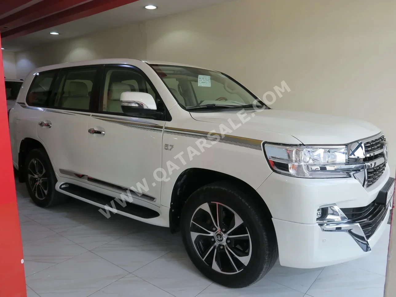 Toyota  Land Cruiser  VXR  2015  Automatic  150,000 Km  8 Cylinder  Four Wheel Drive (4WD)  SUV  White