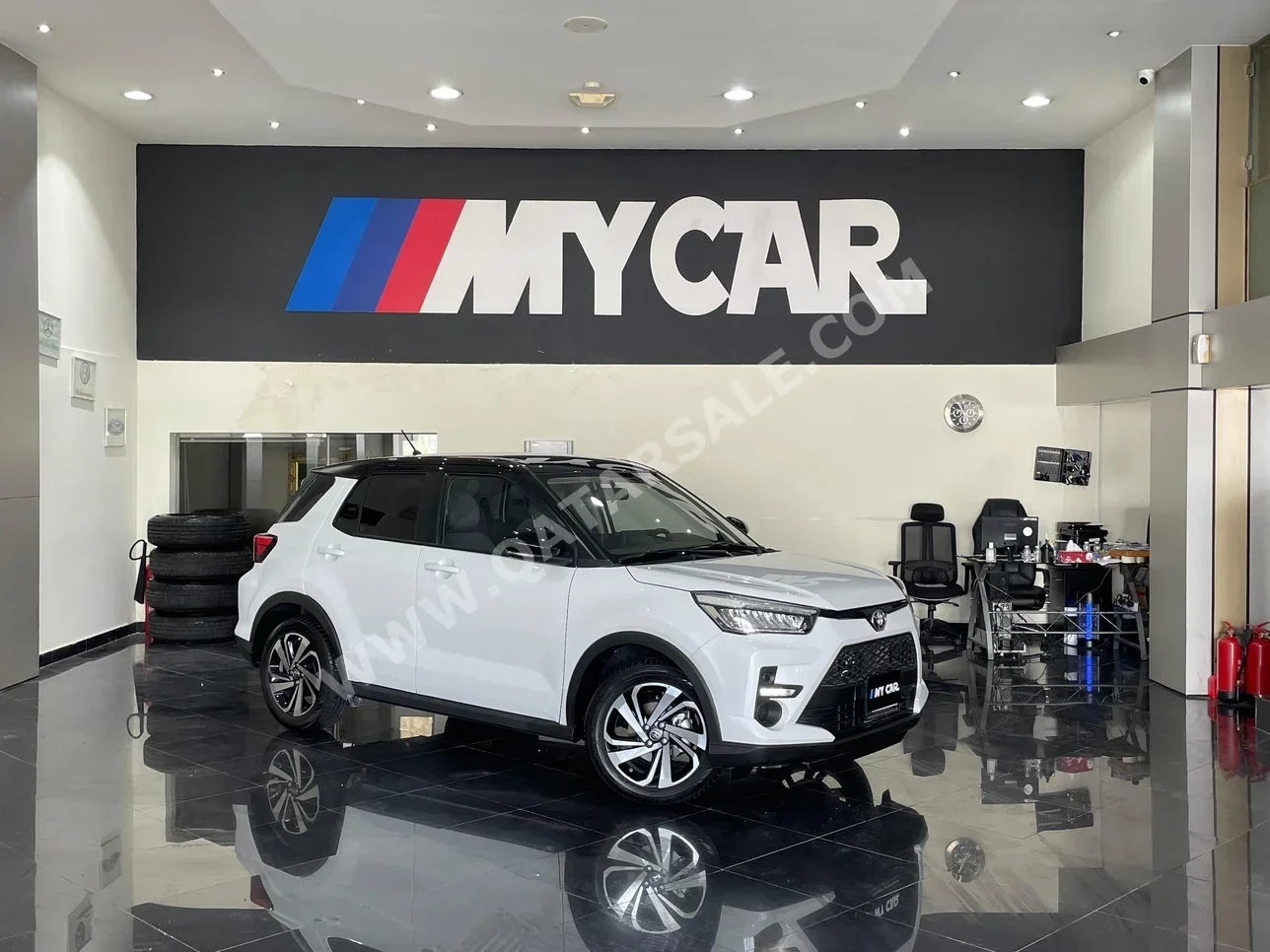 Toyota  Raize  2024  Automatic  8٬000 Km  3 Cylinder  Four Wheel Drive (4WD)  SUV  White  With Warranty