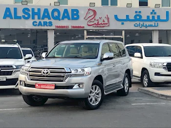 Toyota  Land Cruiser  VXR  2018  Automatic  136,000 Km  8 Cylinder  Four Wheel Drive (4WD)  SUV  Silver