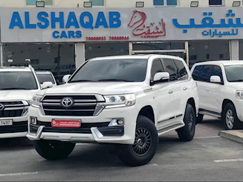 Toyota  Land Cruiser  VXR  2016  Automatic  348,000 Km  8 Cylinder  Four Wheel Drive (4WD)  SUV  White