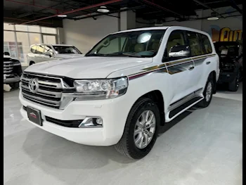 Toyota  Land Cruiser  GXR  2016  Automatic  251,000 Km  8 Cylinder  Four Wheel Drive (4WD)  SUV  White