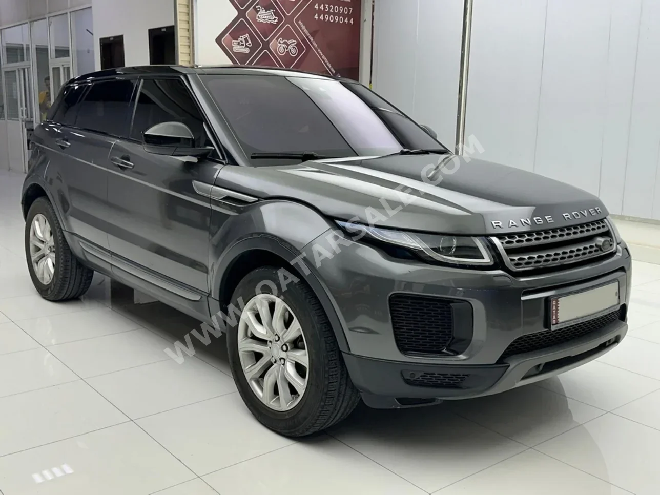 Land Rover  Evoque  2019  Automatic  125,000 Km  4 Cylinder  Four Wheel Drive (4WD)  SUV  Gray