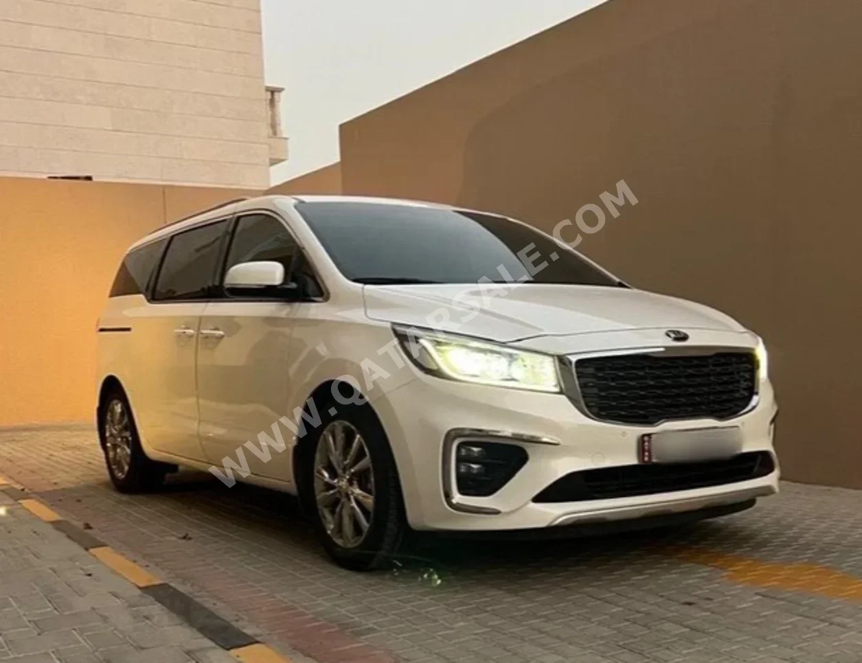 Kia  Carnival  2019  Automatic  25,000 Km  6 Cylinder  Front Wheel Drive (FWD)  SUV  White