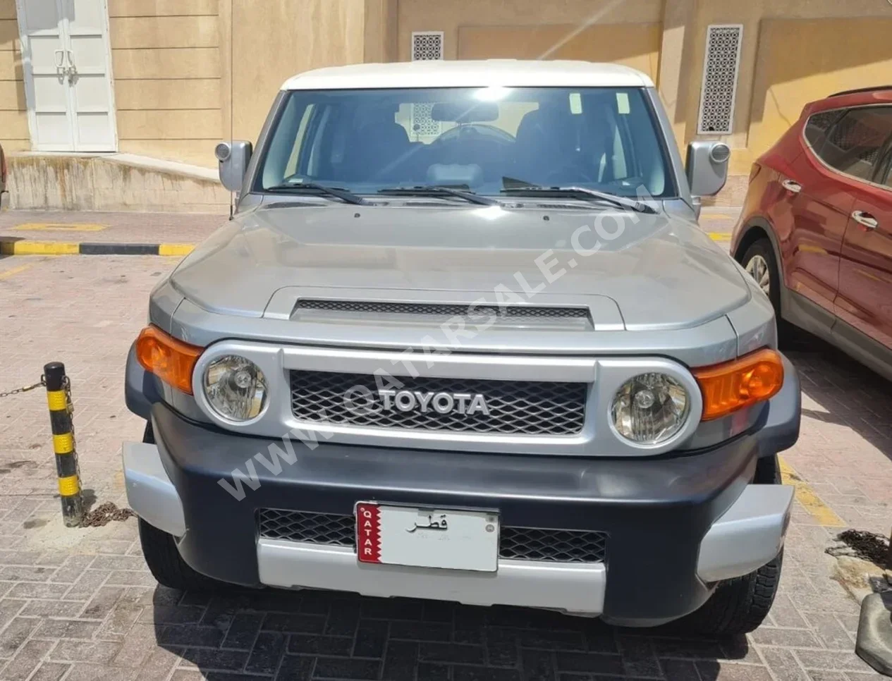 Toyota  FJ Cruiser  2012  Automatic  108,845 Km  6 Cylinder  Four Wheel Drive (4WD)  SUV  Gray