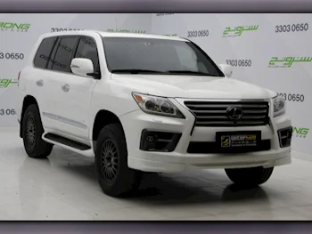 Lexus  LX  570  2014  Automatic  214,000 Km  8 Cylinder  Four Wheel Drive (4WD)  SUV  White