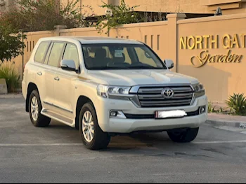 Toyota  Land Cruiser  VXR  2018  Automatic  170,000 Km  8 Cylinder  Four Wheel Drive (4WD)  SUV  White