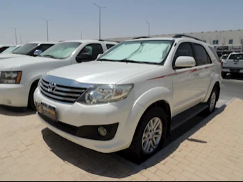 Toyota  Fortuner  SR5  2014  Automatic  125٬000 Km  4 Cylinder  Four Wheel Drive (4WD)  SUV  White