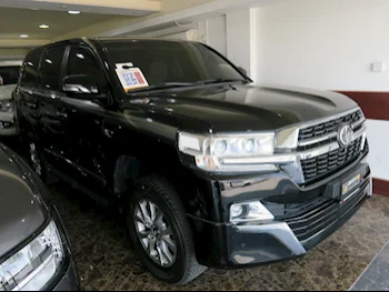 Toyota  Land Cruiser  VXR  2019  Automatic  137,000 Km  8 Cylinder  Four Wheel Drive (4WD)  SUV  Black