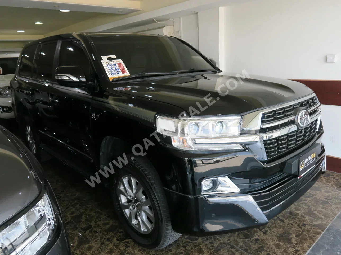 Toyota  Land Cruiser  VXR  2019  Automatic  137,000 Km  8 Cylinder  Four Wheel Drive (4WD)  SUV  Black