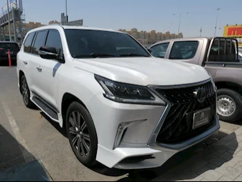 Lexus  LX  570  2016  Automatic  214,000 Km  8 Cylinder  Four Wheel Drive (4WD)  SUV  White