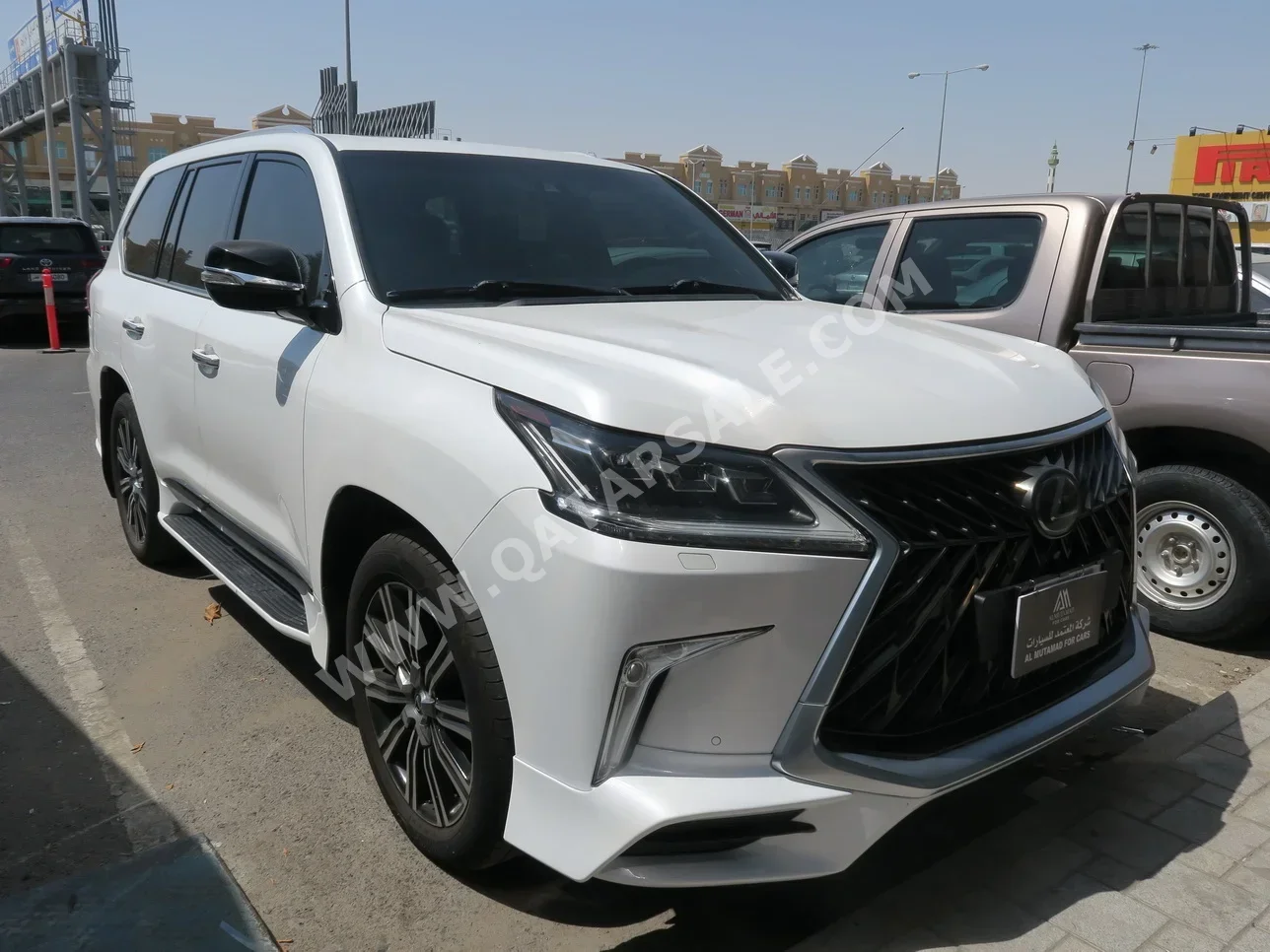 Lexus  LX  570  2016  Automatic  214,000 Km  8 Cylinder  Four Wheel Drive (4WD)  SUV  White