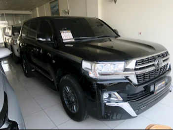  Toyota  Land Cruiser  VXR  2021  Automatic  138,000 Km  8 Cylinder  Four Wheel Drive (4WD)  SUV  Black  With Warranty