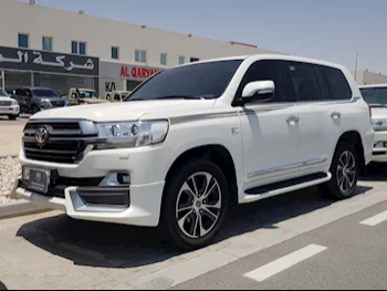 Toyota  Land Cruiser  VXR- Grand Touring S  2019  Automatic  225,000 Km  8 Cylinder  Four Wheel Drive (4WD)  SUV  White