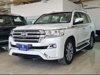 Toyota  Land Cruiser  VXS  2018  Automatic  100,000 Km  8 Cylinder  Four Wheel Drive (4WD)  SUV  White