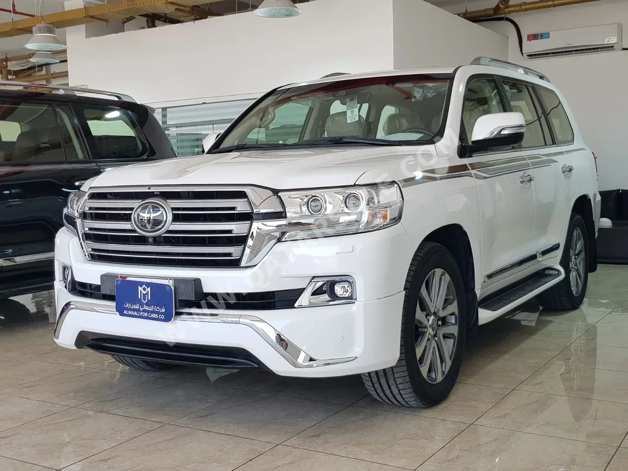 Toyota  Land Cruiser  VXS  2018  Automatic  100,000 Km  8 Cylinder  Four Wheel Drive (4WD)  SUV  White