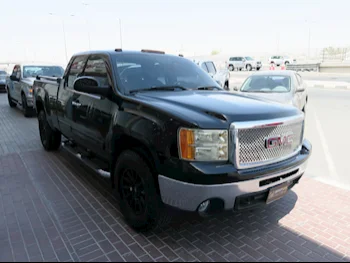 GMC  Sierra  1500  2010  Automatic  304٬000 Km  8 Cylinder  Four Wheel Drive (4WD)  Pick Up  Black