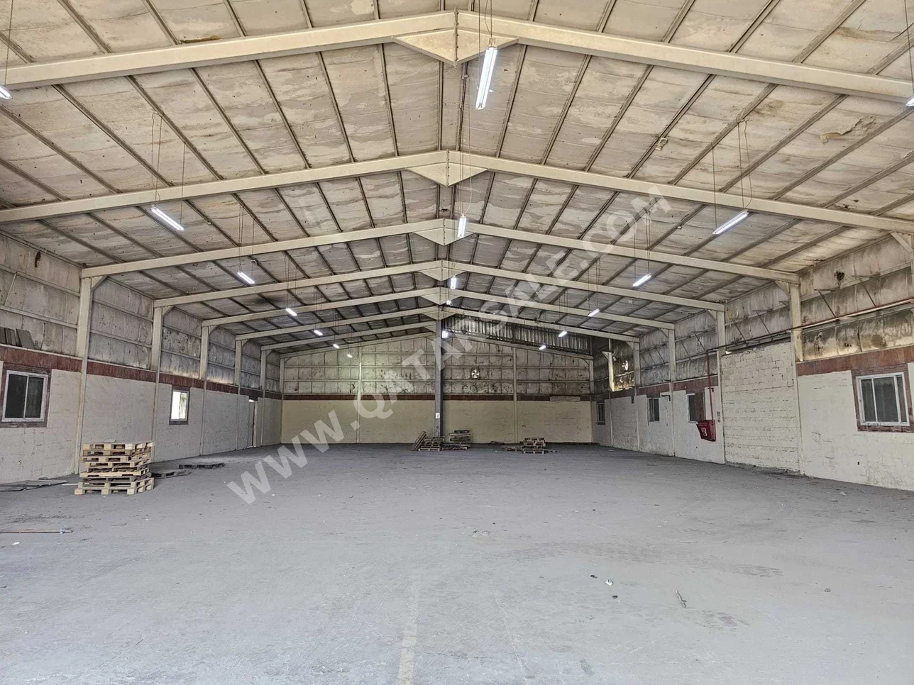 Warehouses & Stores - Al Rayyan  - Industrial Area  -Area Size: 1000 Square Meter