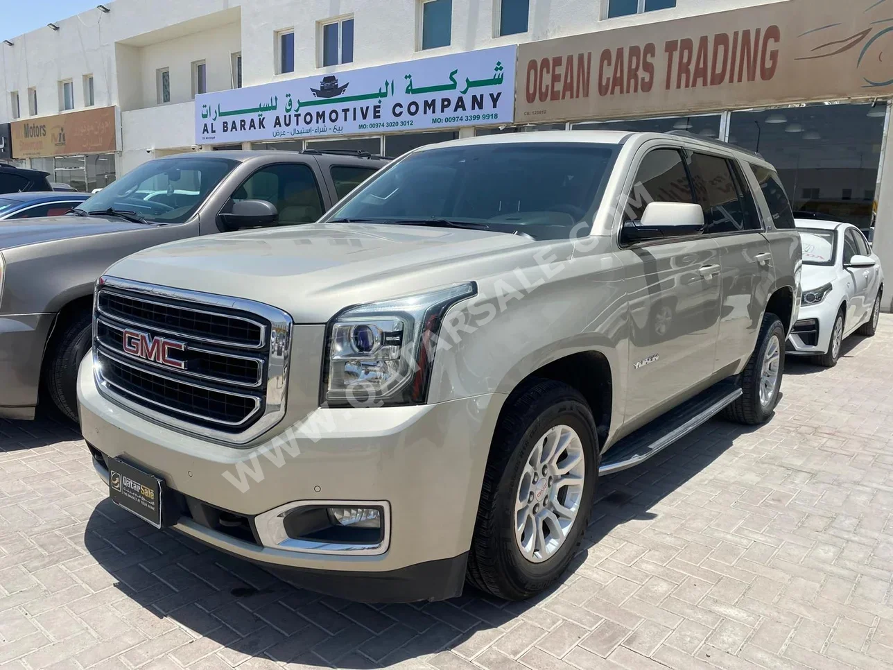 GMC  Yukon  SLE  2016  Automatic  200٬000 Km  8 Cylinder  Rear Wheel Drive (RWD)  SUV  Gold