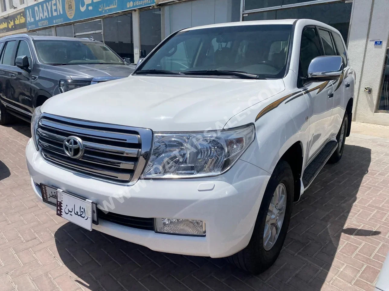 Toyota  Land Cruiser  GXR  2011  Automatic  600,000 Km  8 Cylinder  Four Wheel Drive (4WD)  SUV  White