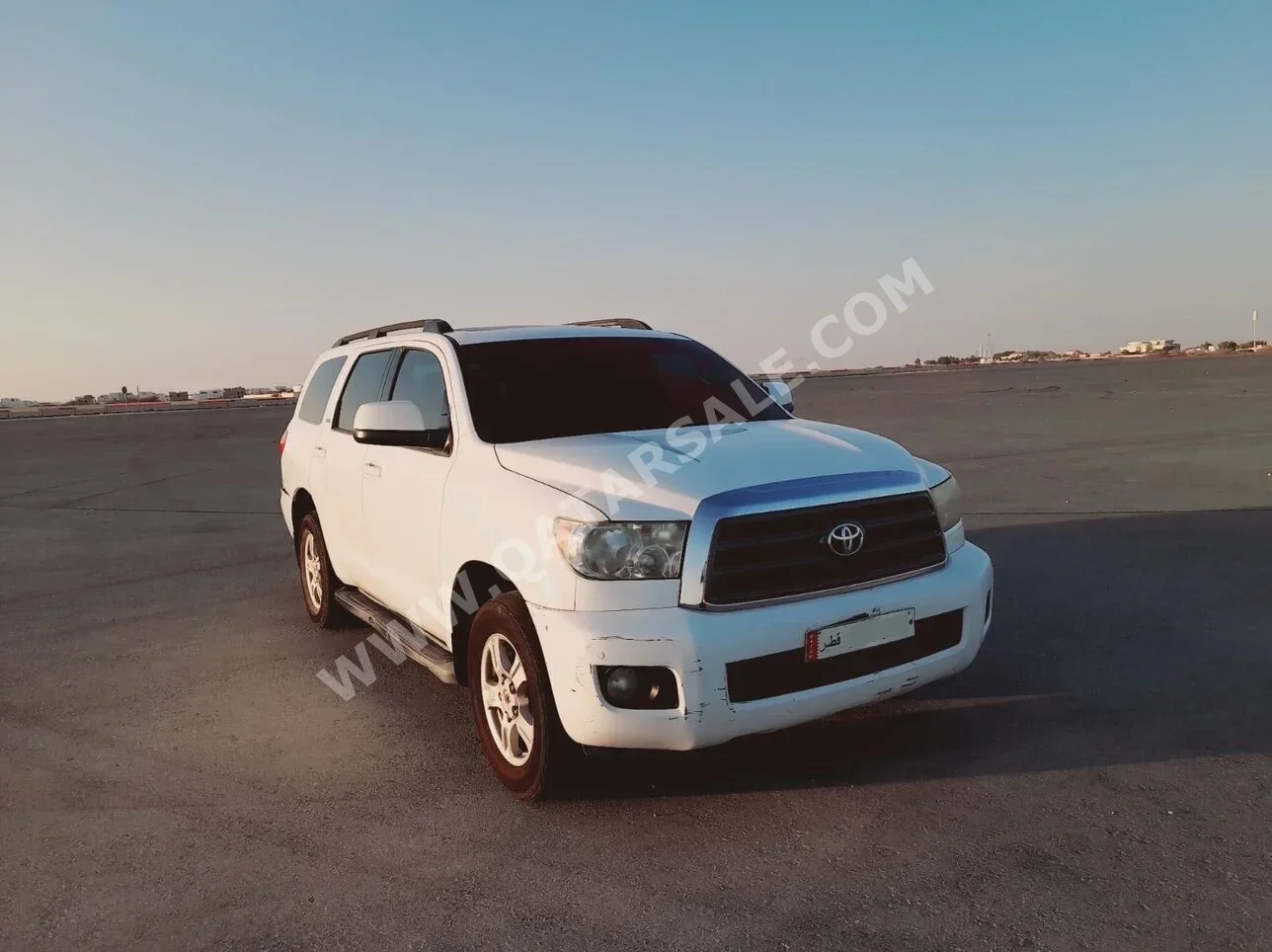 Toyota  Sequoia  SR5  2016  Automatic  229,000 Km  8 Cylinder  Four Wheel Drive (4WD)  SUV  White