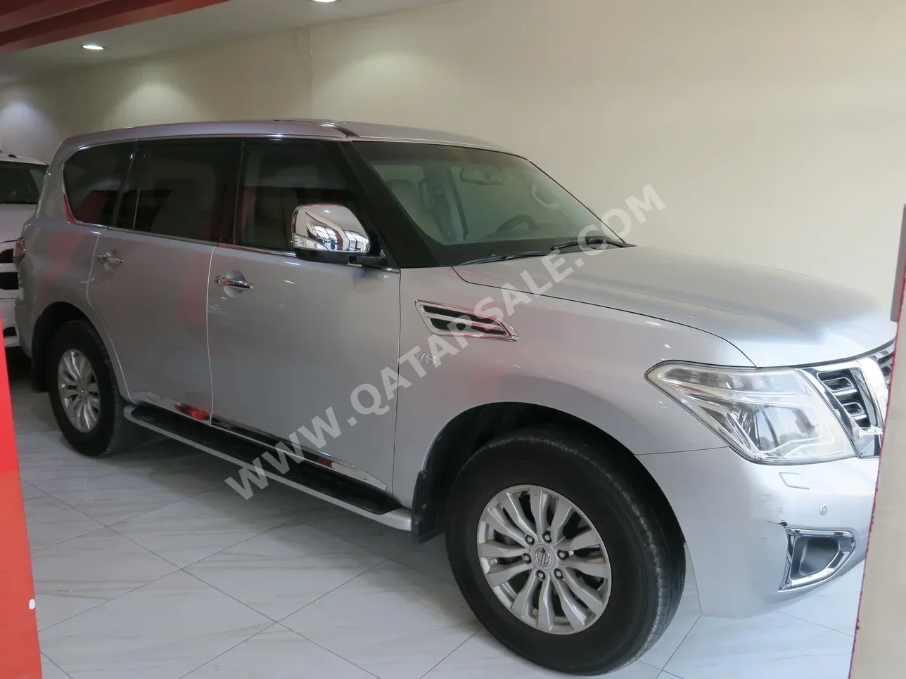 Nissan  Patrol  SE  2015  Automatic  200٬000 Km  8 Cylinder  Four Wheel Drive (4WD)  SUV  Silver