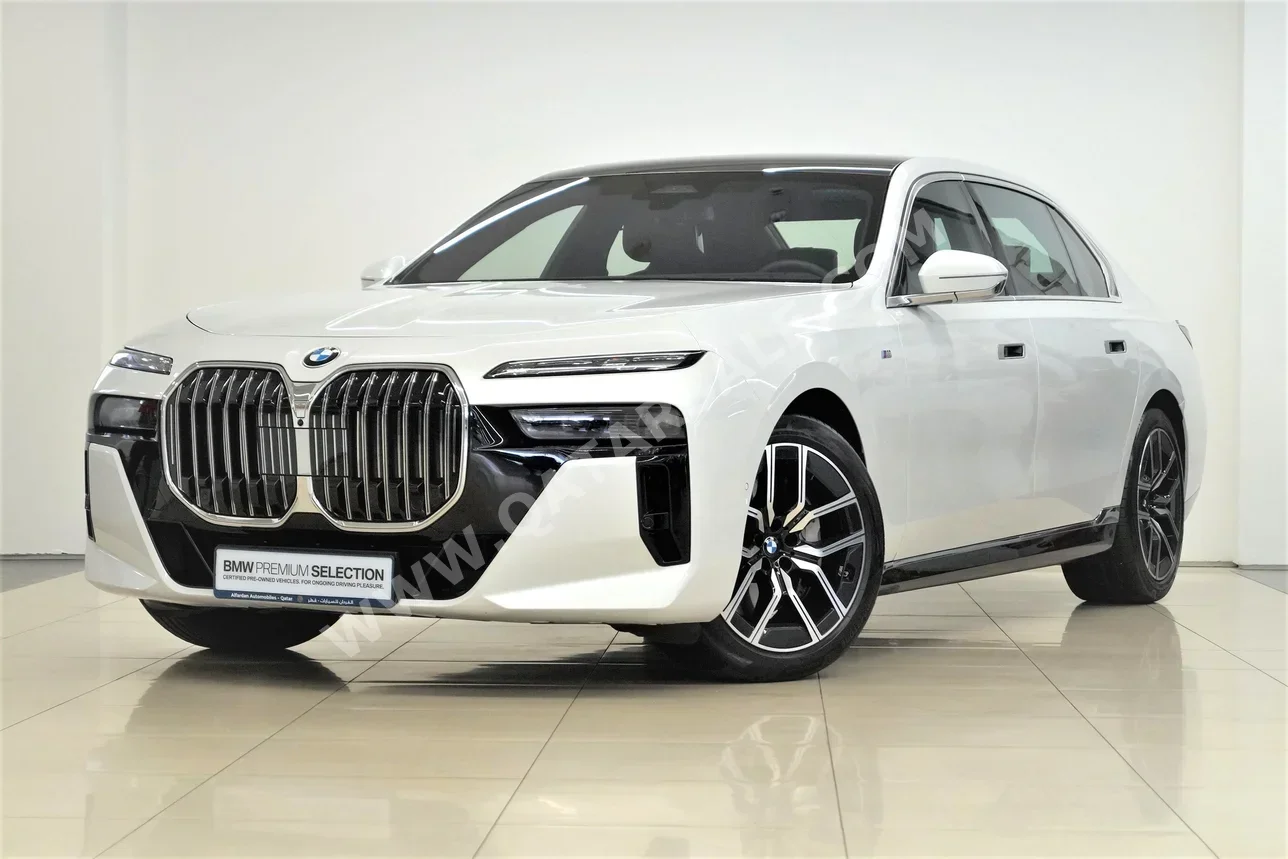 BMW  7-Series  740 i  2023  Automatic  12,350 Km  6 Cylinder  Rear Wheel Drive (RWD)  Sedan  White  With Warranty